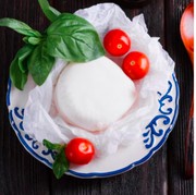 Burrata vs Mozzarella, Apa Bedanya dan Mana yang Lebih Enak?