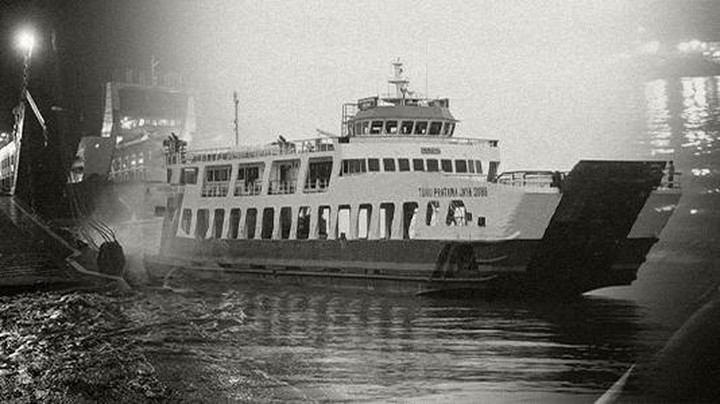 Kapal Tenggelam di Selat Bali