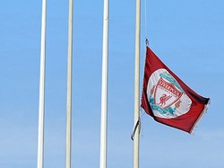 Bendera Setengah Tiang Liverpool