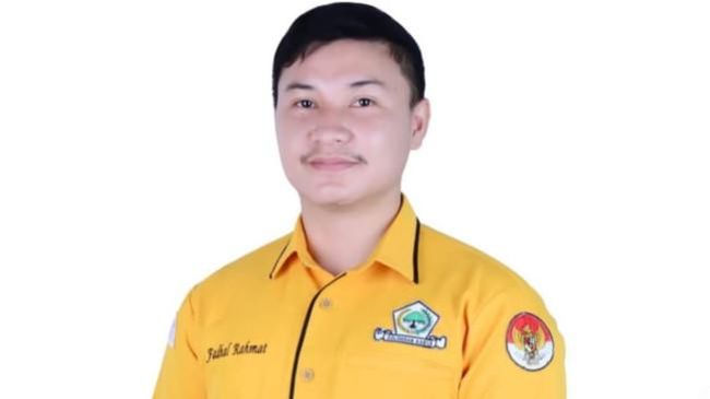 Kekayaan Fadhal Rahmad, Anggota Termuda DPRD yang Pede Isap Vape Saat Rapat