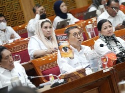 Menbud Fadli Zon Pastikan Penulisan Sejarah RI Terbuka & Inklusif