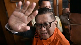 Dituntut 7 Tahun Penjara, Hasto Kepalkan Tangan dan Teriak Merdeka