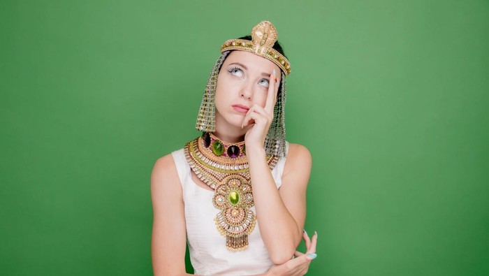 img-title Viral di TikTok, Apa Itu Tren Cleopatra Makeup?