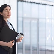 5 Tanda Seseorang Nggak Bahagia, Meskipun Hidupnya Terlihat Sempurna