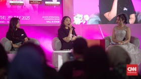 Biasakan Hidup 'Sustainable', Putri Tanjung Belajar dari Dian Sastro