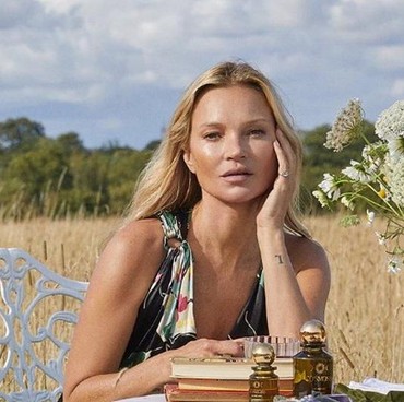 Ice Facial Ala Kate Moss, Trik di Pagi Hari yang Bikin Kulit Lebih Glowing