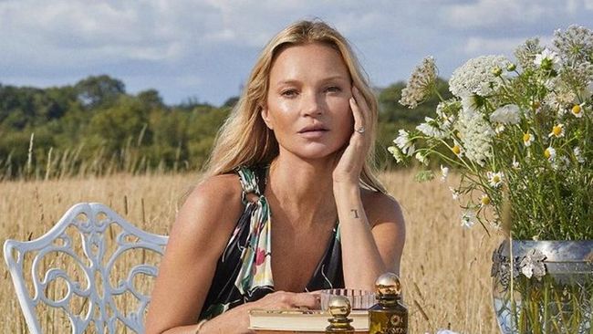 Ice Facial Ala Kate Moss, Trik di Pagi Hari yang Bikin Kulit Lebih Glowing