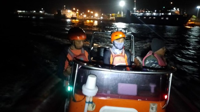 Sebanyak 18 penumpang KMP Tunu Pratama Jaya yang tenggelam di Selat Bali dilaporkan telah ditemukan. Dua di antaranya meninggal dunia.