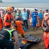 Penyelam Profesional hingga Helikopter Terjun Cari Penumpang KMP Tunu