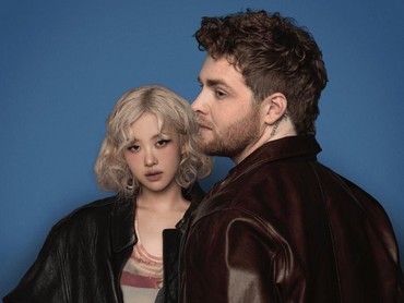 img-title Lirik Lagu Terjemahan On My Mind - Alex Warren featuring Rose BLACKPINK