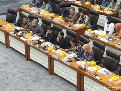 Video: Momen Menpar Widiyanti Dicecar DPR soal Kasus Juliana Marins