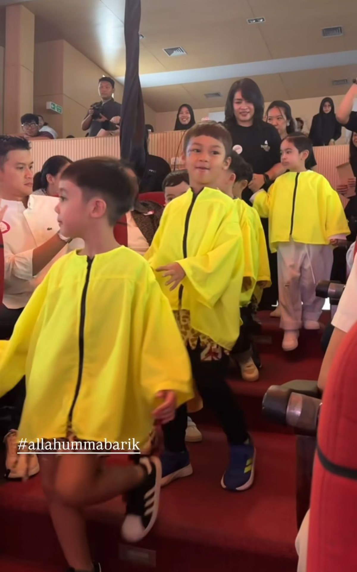 Paula Verhoeven saat hadiri wisuda anak