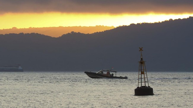 BMKG Sebut Selat Bali Cerah dan Tenang Saat KMP Tunu Pratama Tenggelam BMKG melaporkan cuaca cerah dan tenang saat tenggelamnya KMP Tunu Pratama Jaya di Selat Bali. Sebanayk 35 penumpang ditemukan, 4 orang meninggal.