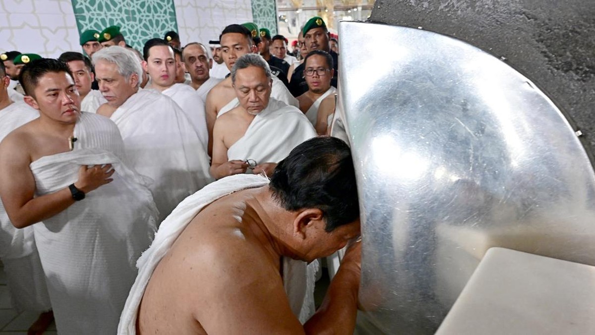 Prabowo Tunaikan Ibadah Umrah