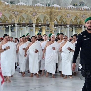 Jalani Ibadah Umrah, Ini 7 Potret Prabowo Cium Hajar Aswad Dikawal Ketat Askar