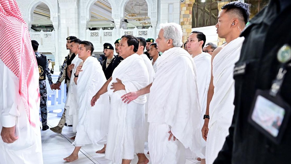 Prabowo Tunaikan Ibadah Umrah