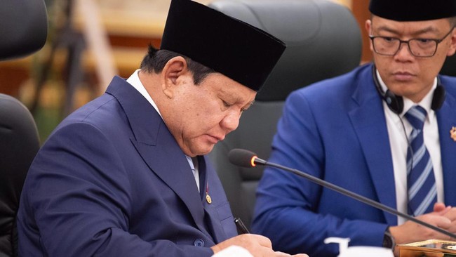 Prabowo Bakal Lanjut Kunjungan Kenegaraan ke Belgia-Prancis Prabowo lanjut kunjungan kenegaraan ke Belgia untuk forum ekonomi dan hadiri Bastille Day di Prancis.
