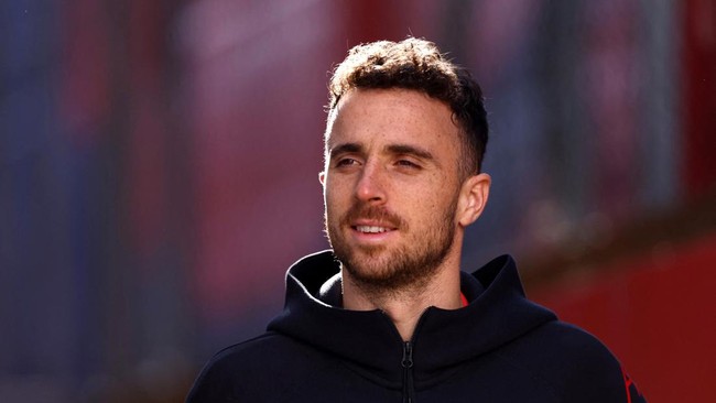 Mobil yang membawa penyerang timnas Portugal dan Liverpool Diogo Jota dilalap api usai kecelakaan di Spanyol.