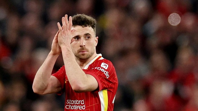 Legenda Liverpool Jamie Carragher sangat terpukul usai mengetahui Diogo Jota tewas karena kecelakaan di Spanyol.
