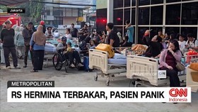 VIDEO: RS Hermina Terbakar, Pasien Panik Saat Dievakuasi