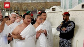 VIDEO: Prabowo Sempatkan Umrah Kala Temui MbS di Arab Saudi