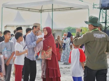 img-title Istri Daun Muda Lahirkan Anak Ketiga, Ini 7 Potret Ustaz Abdul Somad Momong Buah Hati