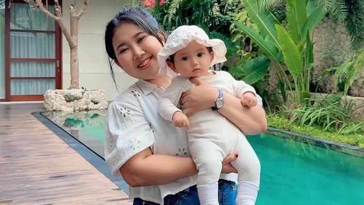 5 Potret OOTD Kayya Anak Kiky Saputri