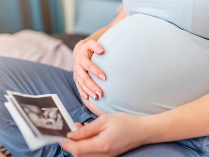 Apakah Posisi Bayi Sungsang Bisa Dilihat dari Bentuk Perut Bunda? Cek Faktanya