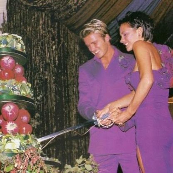 <p>David dan Victoria Beckham sukses bikin publik baper di momen ulang tahun pernikahan mereka yang ke-26. Lewat unggahan Instagramnya, David menyisipkan sejumlah potret lawas mereka berdua. (Foto: dok. instagram@davidbeckham)</p>