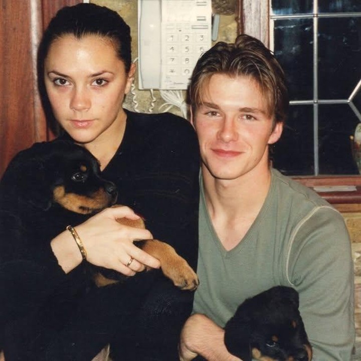 <p>David juga menyisipkan potret manis mereka saat masih muda. "Selamat ulang tahun pernikahan dan terima kasih telah memberiku anak-anak kita yang luar biasa serta membangun kehidupan bersama. Aku mencintaimu, Lady Beckham," tulis David melalui unggahan Instagramnya, Jumat (04/07/2025). (Foto: dok. instagram@davidbeckham)</p>
