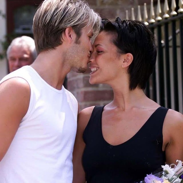 <p>Potret romantis saat David mencium Victoria menjadi penutup manis dari unggahan tersebut. Momen itu seolah jadi simbol cinta mereka yang tetap hangat dan mesra, meski sudah 26 tahun berlalu. (Foto: dok. instagram@davidbeckham)</p>