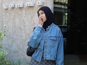 Get The Look: Ide Gaya Casual dengan Jaket Denim ala Adiba Khanza