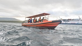 FOTO: Operasi SAR Hari Kedua Pencarian Korban KMP Tunu di Selat Bali