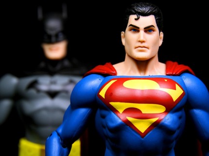 Bukan Singkatan, Ternyata Ini Kepanjangan Lambang 'S' di Baju Superman Bun!