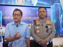 Kakorlantas Diskusi Bareng Rocky Gerung, Bahas Tagline Senyum Polisi adalah Marka Utama Lalin
