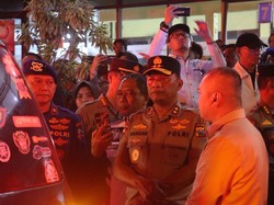 Kapolda Jatim Dampingi Menhub Tinjau Korban KMP Tunu Pratama Jaya