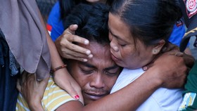 FOTO: Korban Selamat dari KMP Tunu yang Tenggelam di Selat bali