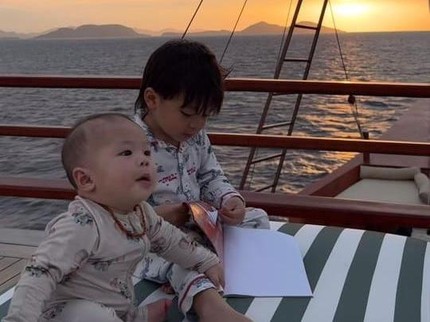 Nikita Willy Ajak Issa dan Nael Liburan Naik Phinisi di Labuan Bajo, Ini Potret Keseruannya