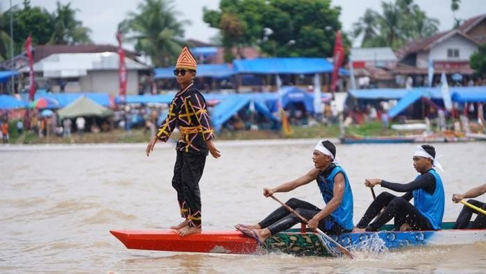 Aura Farming Anak Pacu Jalur, dari Tradisi Abad Ke-17 Indonesia Kini Viral Mendunia!