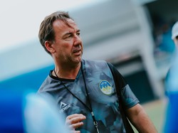 Momen Pelatih PSIM Van Gastel Bertemu Pelatih PSS Pieter Huistra