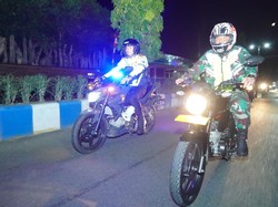 Ratusan Polisi Kawal Massa PSH Winongo dari Ponorogo ke Madiun