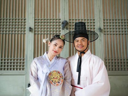 Potret Wendi Cagur dan Istri Pakai Hanbok di Korea Selatan, Romantis ala Drakor Tapi Tetap Kocak