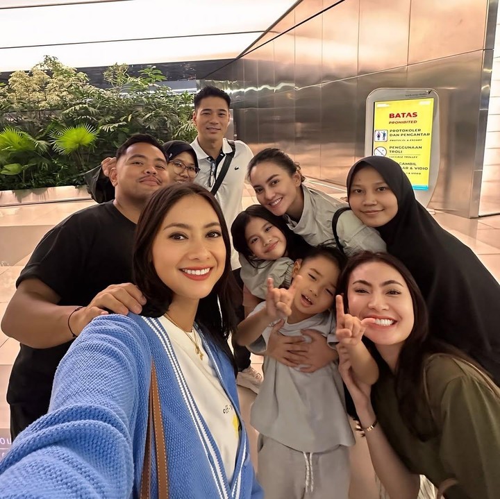<p>Aktris Rini Yulianti baru-baru ini memutuskan pindah ke Sydney, Australia. Keputusan ini diduga berkaitan dengan pekerjaan sang suami yang berasal dari Korea, Michael Andrew Ha, Bunda. (Foto: Instagram @riniyulianti)</p>