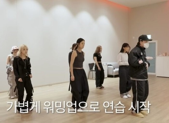 Sementara itu, cuplikan video yang menampilkan interaksi manis antara Lee Hyeri dan Wootae saat berlatih koreografi untuk film Victory (2024) kembali muncul di media sosial. So, apapun hubungan keduanya, tetap dukung Wootae maupun Lee Hyeri ya, Beauties!/ Foto: koreaboo.com