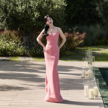 Anggun dan Awet Muda di Usia 43 Tahun, Simak Deretan Gaya Terbaru Song Hye Kyo Saat Pakai Gaun