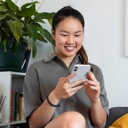 Kenapa Ada Orang yang Lebih Suka Chat daripada Telepon?