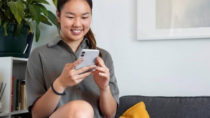 Kenapa Ada Orang yang Lebih Suka Chat daripada Telepon?