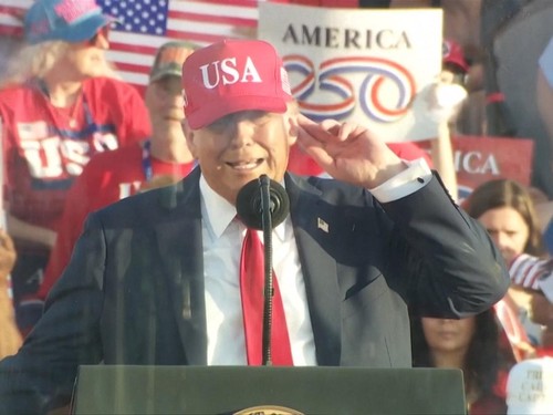 VIDEO: Trump Guyon Suara Kembang Api di Tengah Panas Politik AS