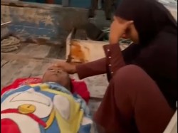 Pilu Warga Pulau Mandangin Tempuh 2 Jam Dirujuk ke RS Naik Sampan