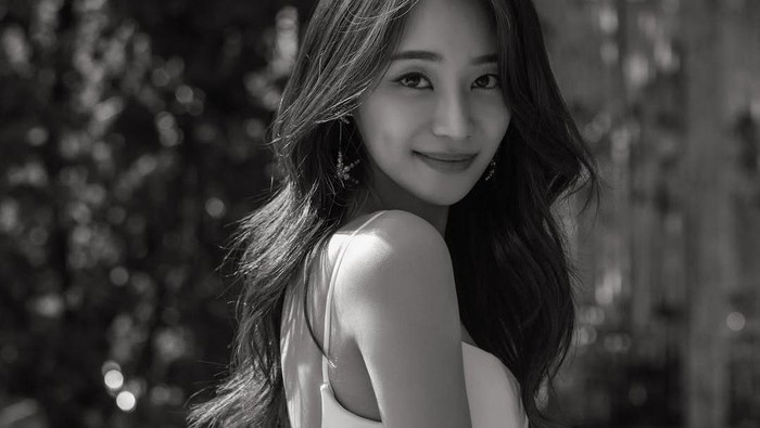 img-title Yuna AOA Umumkan Kehamilan Pertamanya